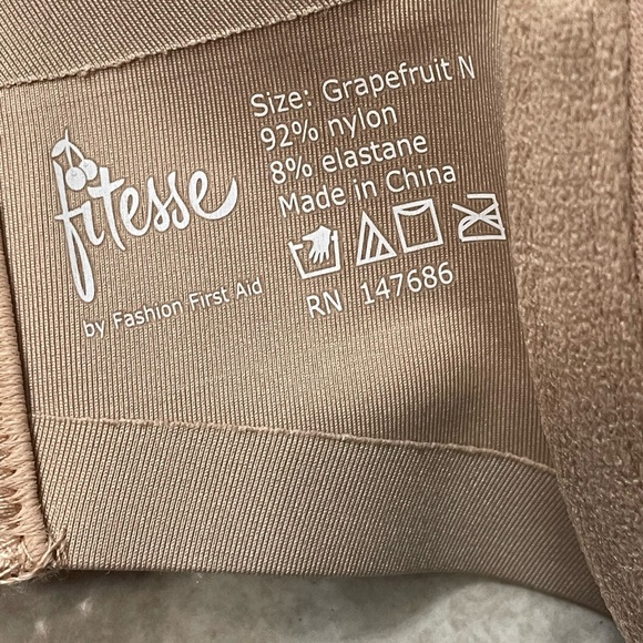 Fashion First Aid Fitesse The Most Versatile Adjustable Convertible Bra NWOT - Picture 8 of 9